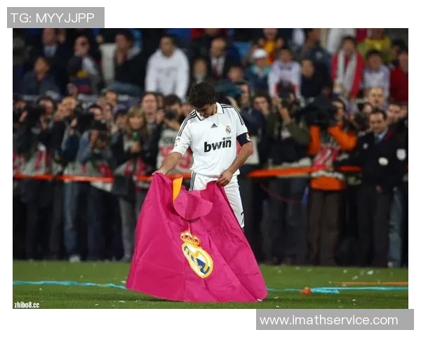 经典足球记忆之劳尔珍藏版球星贴纸收藏价值解析