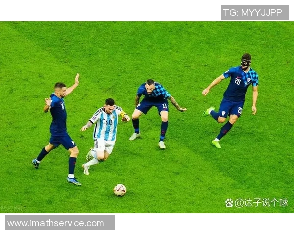 足球场上星光熠熠 聚焦当红球星们的巅峰对决与荣耀时刻