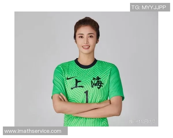 足球女队球星精彩瞬间展现赛场风采，铿锵玫瑰闪耀世界足坛